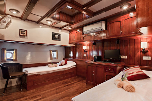 Indo Siren Premium Twin Cabin